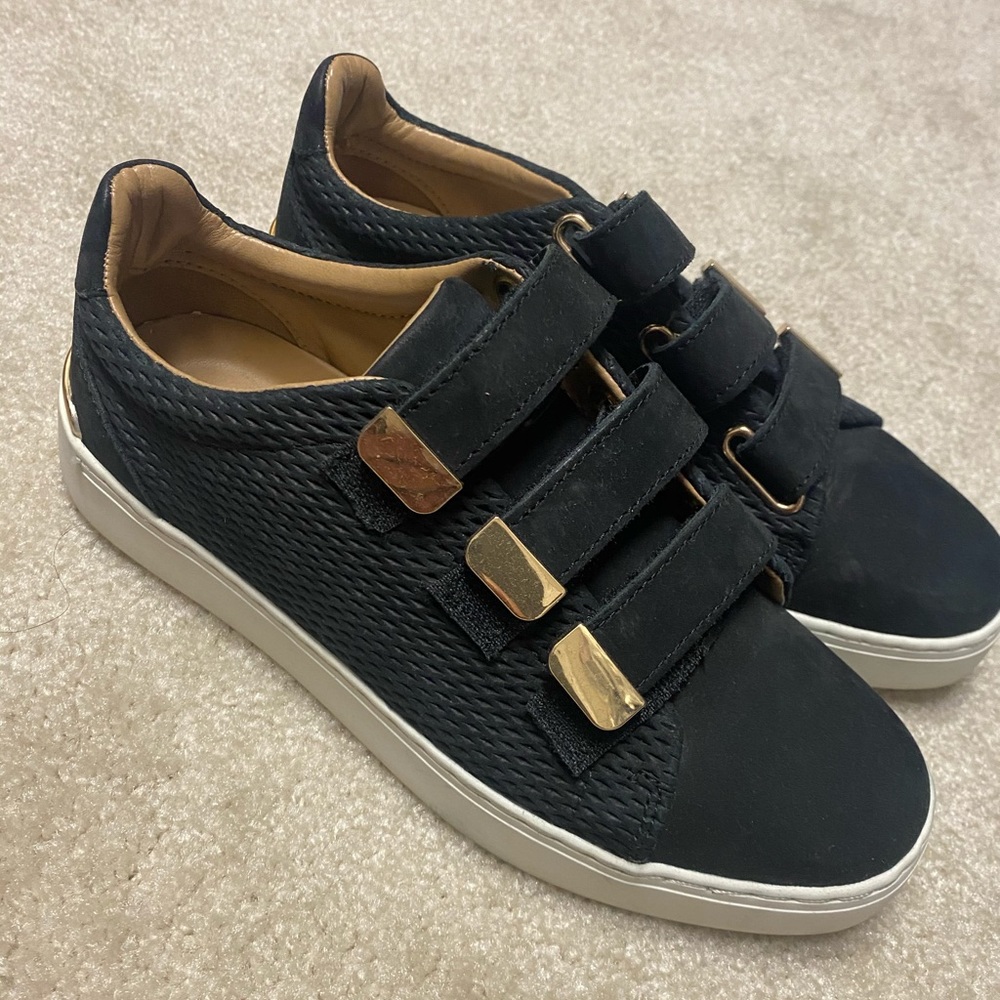 Women’s Aldo sneakers worn once. Size 7.5/38